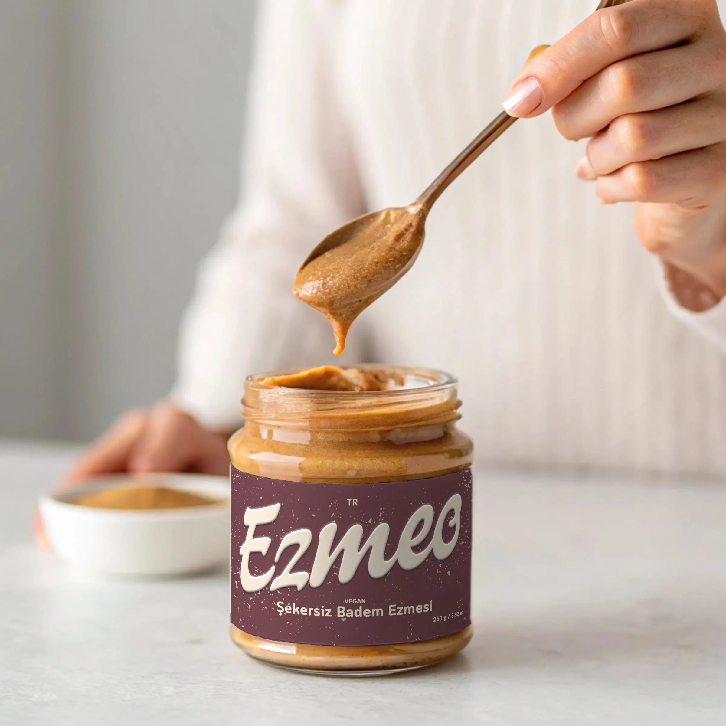 Ezmeo şekersiz badem ezmesi kutusu